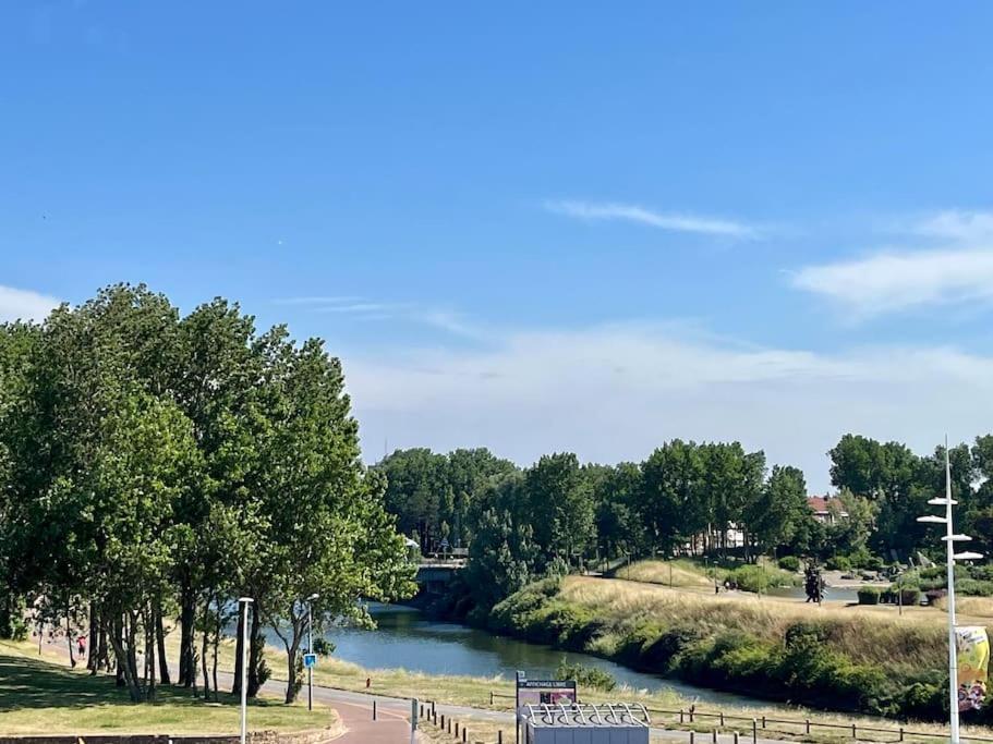 Le Designer Avec Vue Apartment Dunkirk Bagian luar foto